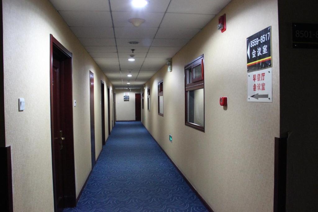 Super 8 Beijing Yizhuang Tianbao Hotel Bagian luar foto